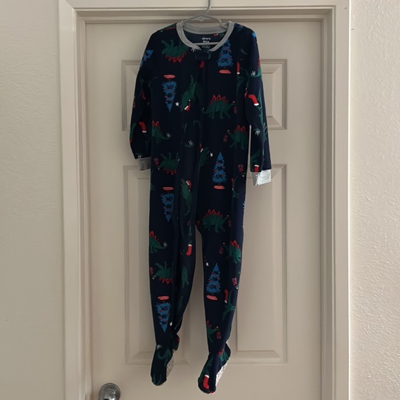 Carter’s pajamas. Size 5T - Picture 3 of 5
